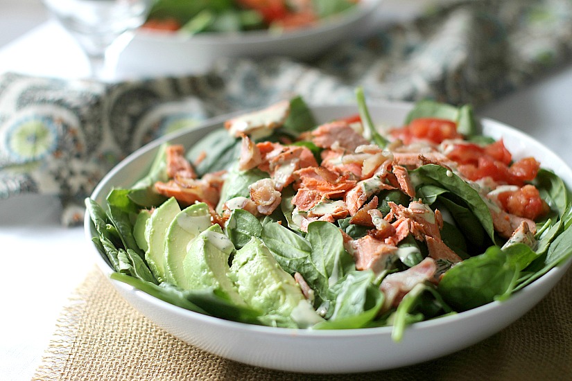 Salmon BLT Salad - light and fresh, packed with flavor #paleo #salad #bacon